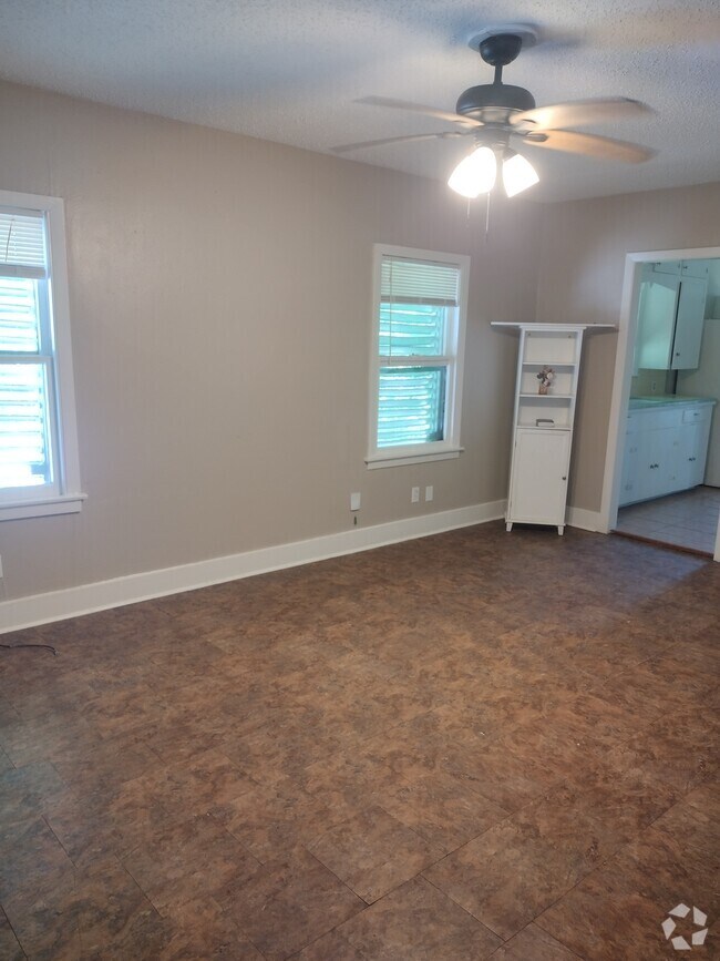 Building Photo - 6113 Avenue Q 1/2