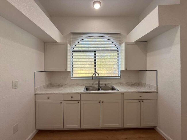 Foto del edificio - 4135 Sunrise Pt Dr