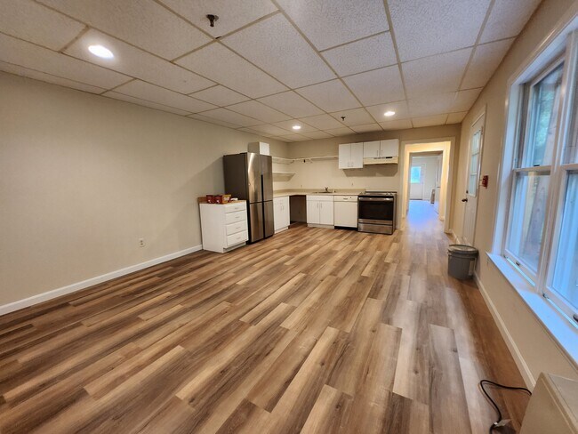 Building Photo - 607 Middle St