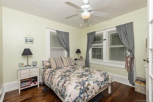 Foto del edificio - Biltmore Village Duplex!