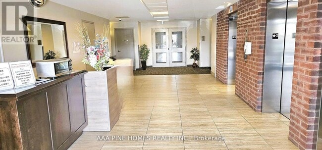 Photo du bâtiment - 7325-7325 Markham Rd