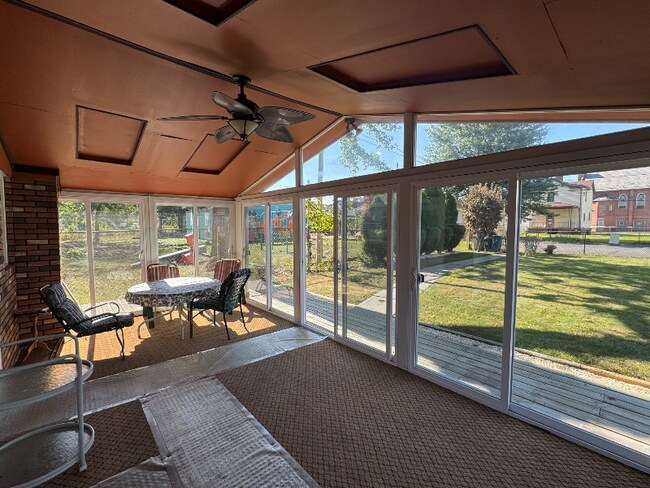 Building Photo - 505 Diamond Alley