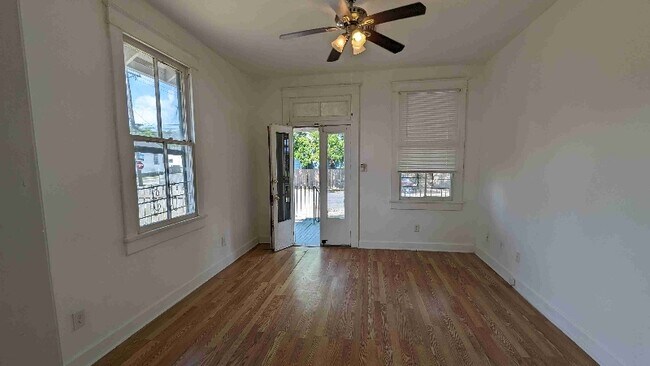 Building Photo - 2109 Mandeville St