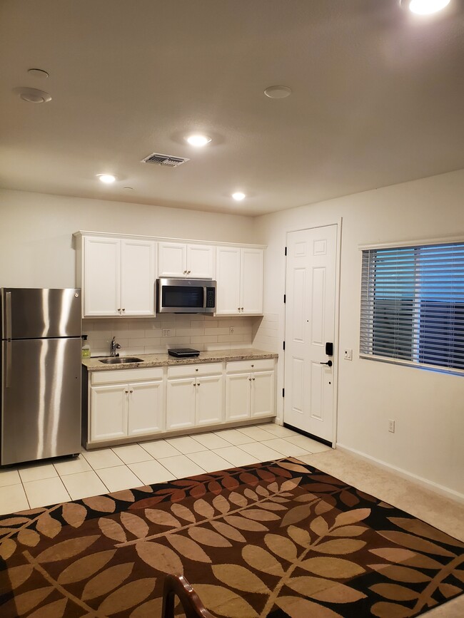 Building Photo - 1285 Roberts Dr