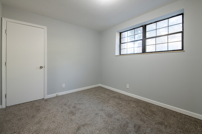 Building Photo - 122 Walsh Ln