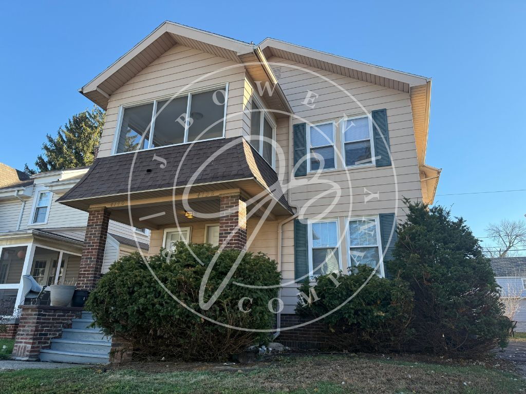 Building Photo - "Charming 2-Bed upper duplex in West Toledo.