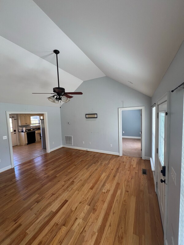 Foto del edificio - 2029 Armstrong Loop