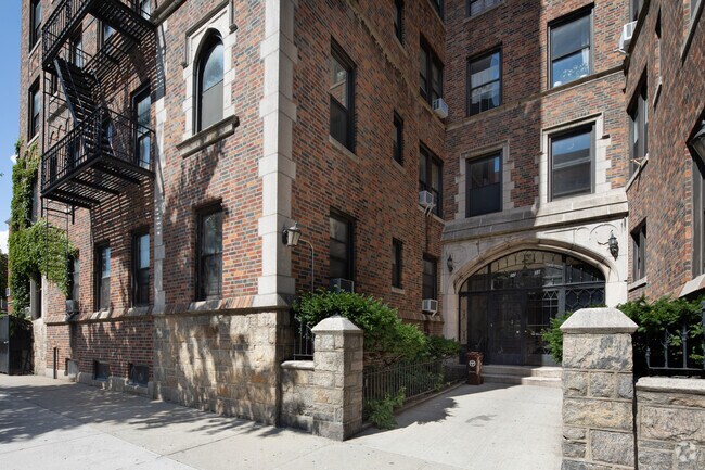 Entrada - 30-56 30th St