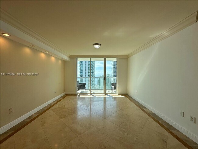 Foto del edificio - 1155 Brickell Bay Dr