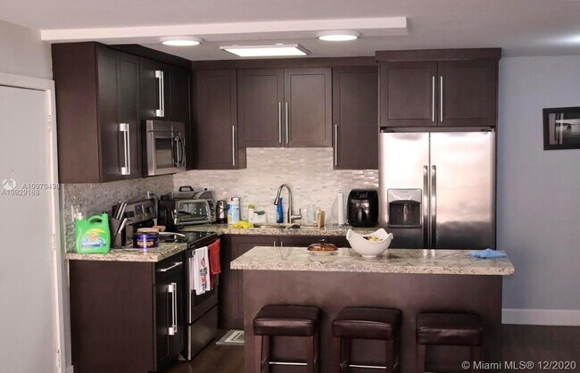 Foto del edificio - 7230 Fairway Dr