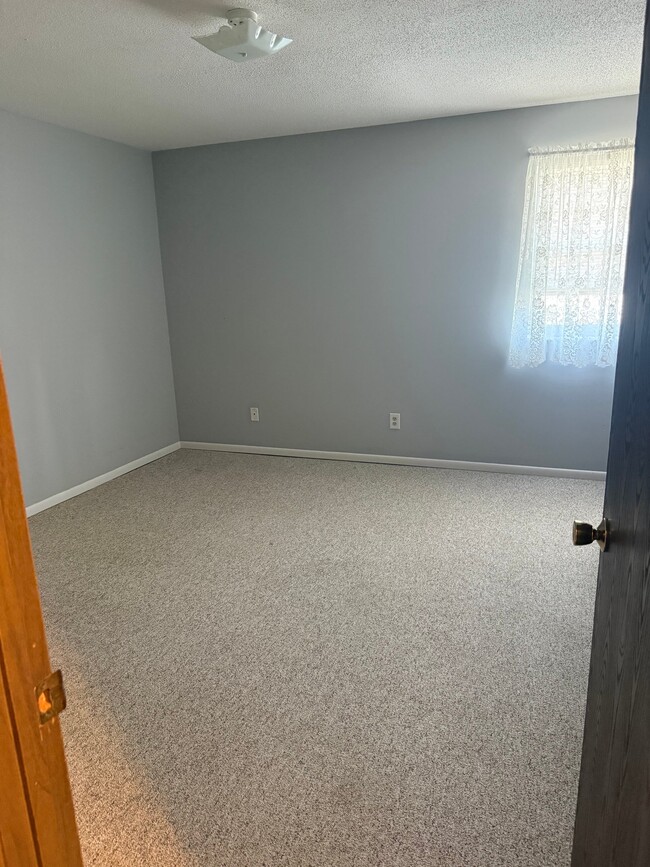 Foto del edificio - 202 E Broadway