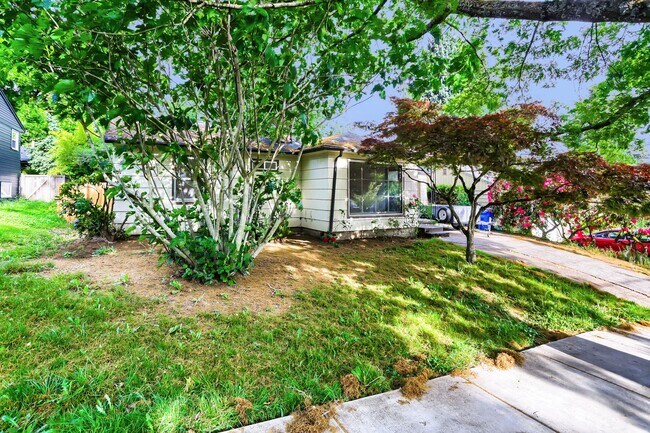 Foto del edificio - South Tabor — 2BR/1BA Home with Attached Garage