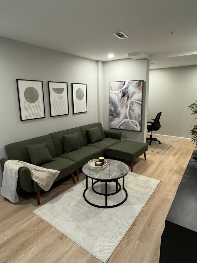 Building Photo - 1506 Mississippi Ave SE