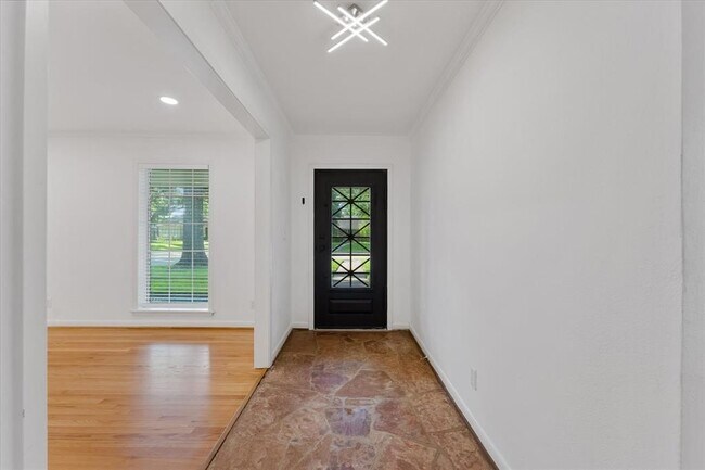 Foto del edificio - 7807 Ella Lee Ln