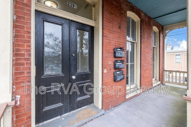 Building Photo - 2201 E Broad St