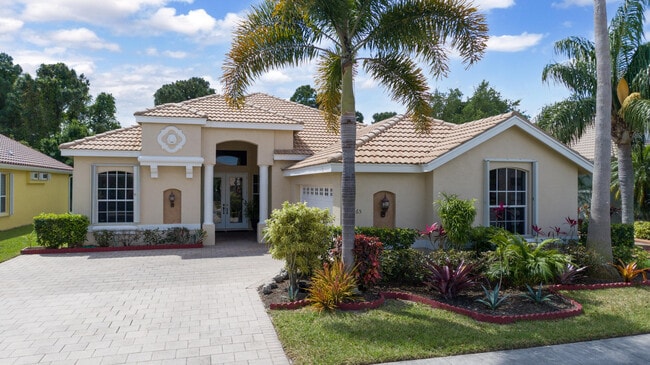 Building Photo - 665 SW Lake Charles Cir