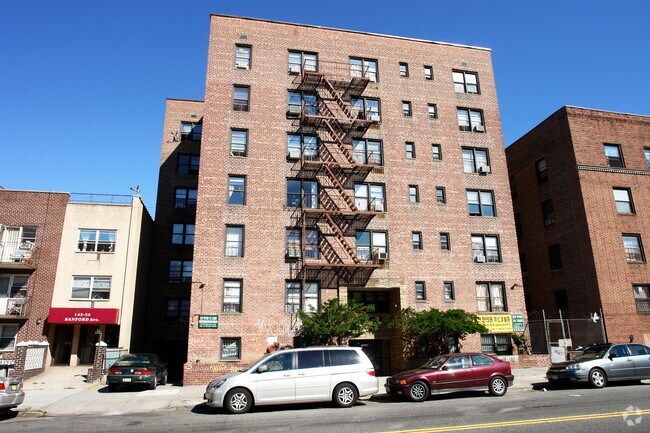 Foto del edificio - 143-45 Sanford Avenue