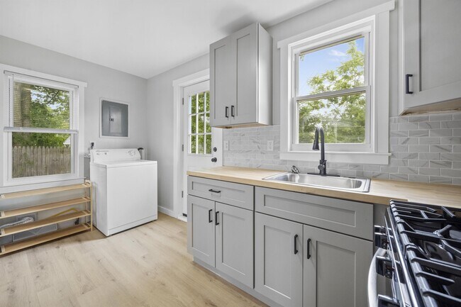 Foto del edificio - 346 E Bernhard Ave