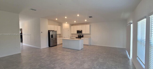 Building Photo - 2079 Punch Bowl Ave