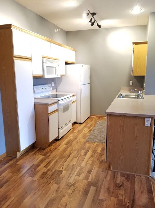 250 Cimarron Dr NE Unit 111, Hiawatha, IA 52233 Condo for Rent in