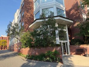 Building Photo - 248 Albion St