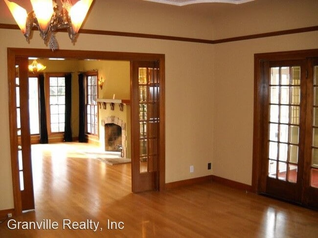 Building Photo - 3 br, 3 bath House - 2436 N. Van Ness