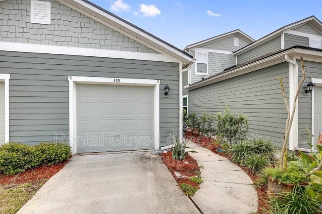 Building Photo - 425 Servia Dr