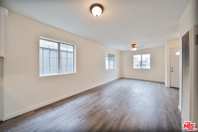 Foto del edificio - 7510 Avalon Blvd