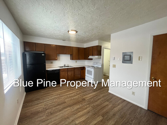 Building Photo - 337 E 15th St