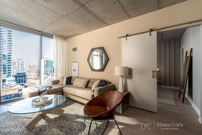 Building Photo - 1 br, 1 bath Condo - 118 W Illinois St