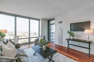 Building Photo - 2101 Market St