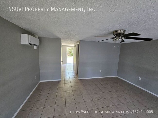 Building Photo - Walking Distance to Gulf and Close to US H...