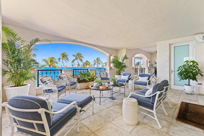 Foto del edificio - 5221 Fisher Island Dr