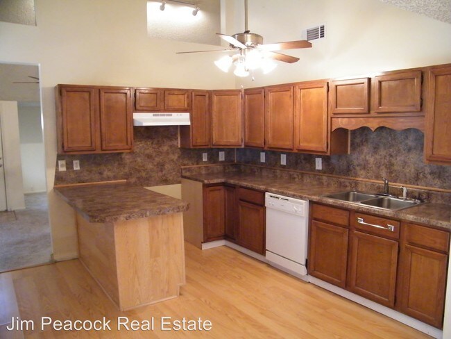 Building Photo - 2 br, 1 bath House - 104 Roosevelt Road