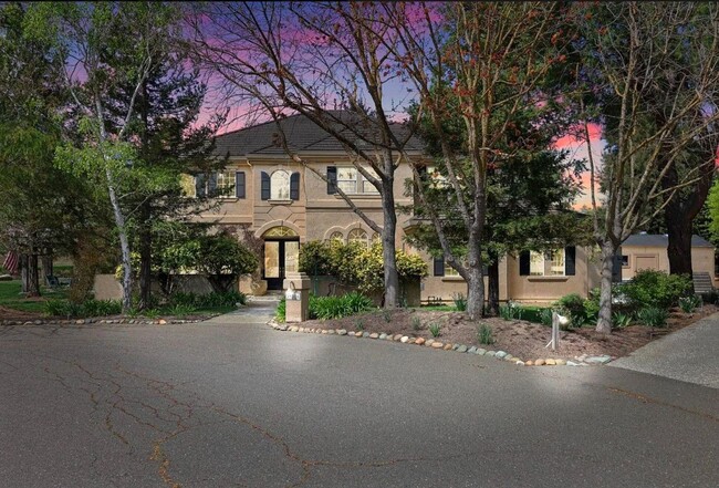 Building Photo - Stunning North Davis Executive Home Availa...