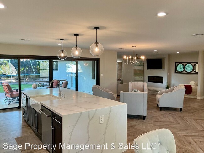 Building Photo - 4 br, 2 bath House - 8565 E Via De Encanto