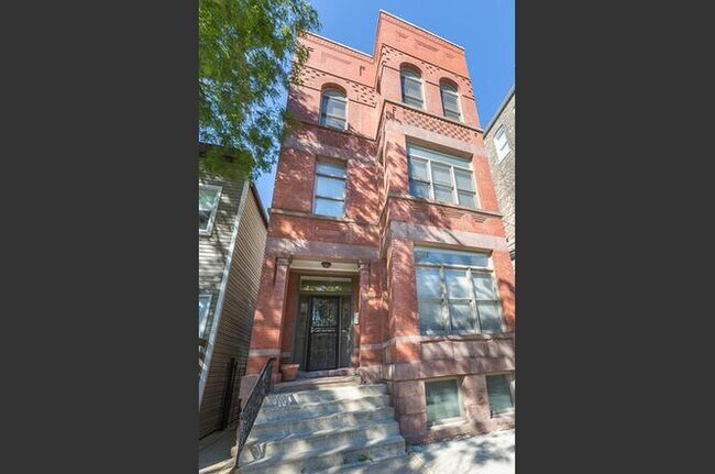 Building Photo - 1546 N Hudson Ave