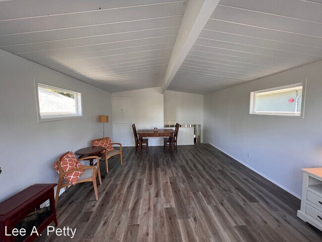 Foto del edificio - 2 br, 1 bath House - 21 Palm Avenue