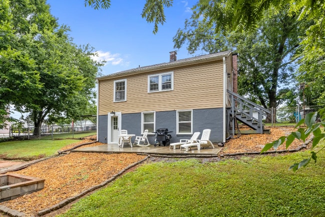 Building Photo - 307 Church St