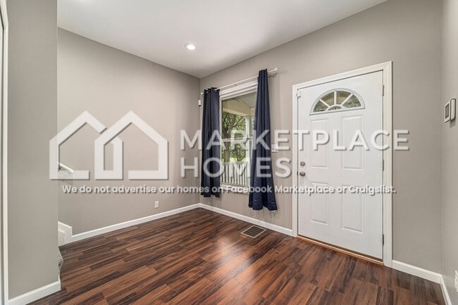 Foto del edificio - 242 Englewood St