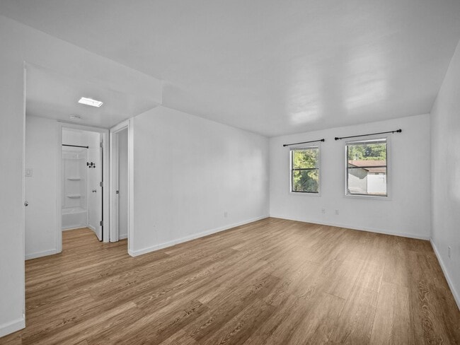 Foto del edificio - 110 Ravenwood Dr