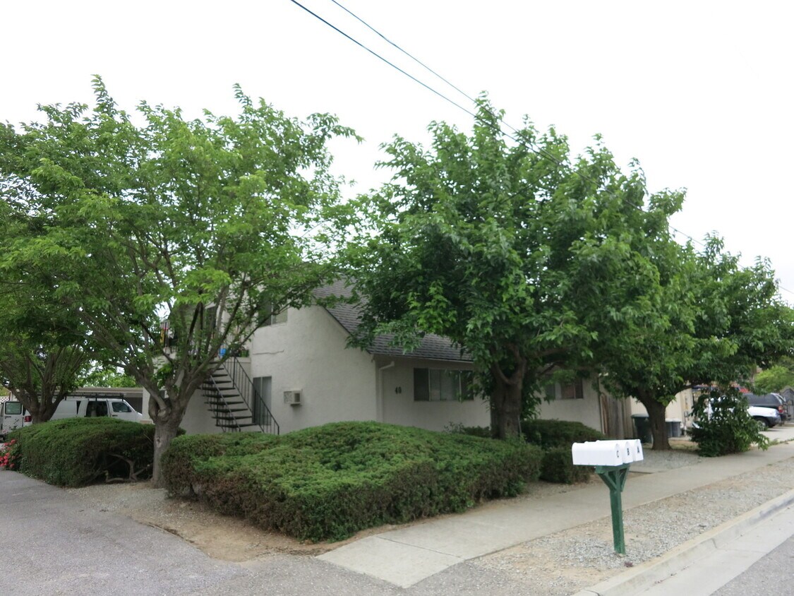 40 Barrett Ave Unit C, Hill, CA 95037 Room for Rent in