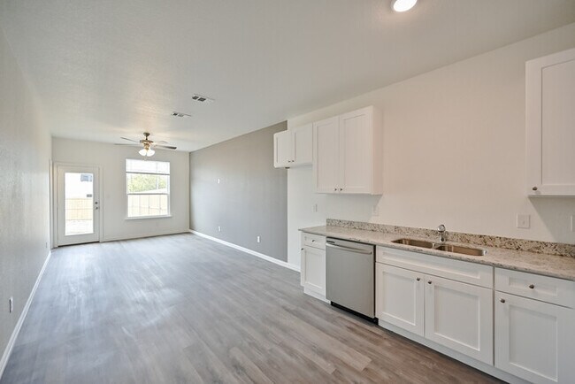 Building Photo - 3224 S Cherry Ln