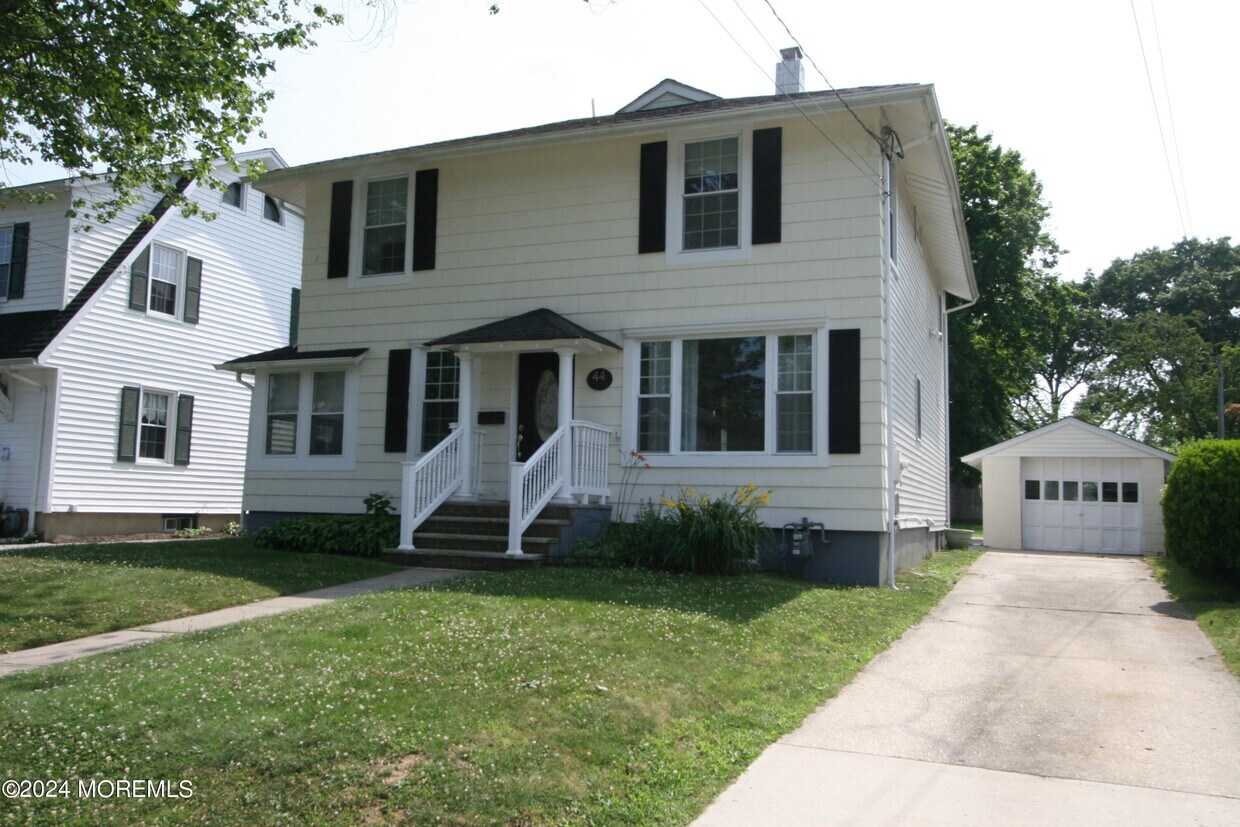 Primary Photo - 44 Lake Ave