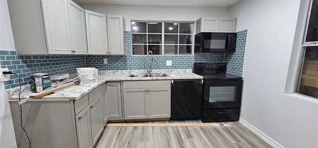 Foto del edificio - 2634 Tidewater Dr