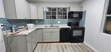 Building Photo - 2634 Tidewater Dr