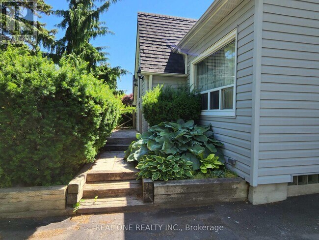 Photo du bâtiment - 9 Erlane Ave