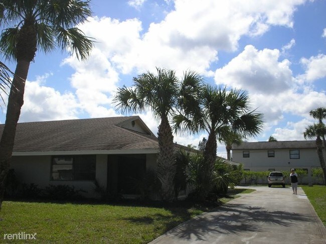 Building Photo - 830 NW 11th Terrace