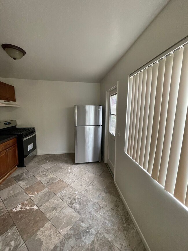 Building Photo - Great 3-Bedroom + Large Bonus Room Home ne...