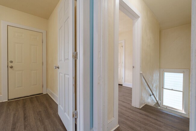 Building Photo - MOVE IN READY 4 Bedroom in Chesapeake!